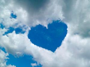heart-shaped-cloud-formation-detlev-van-ravenswaay